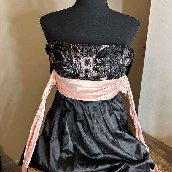Short Black Dress with Satin Ribbon. - Picture 1 of 6